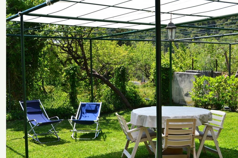 Il giardino privato con il pergolato